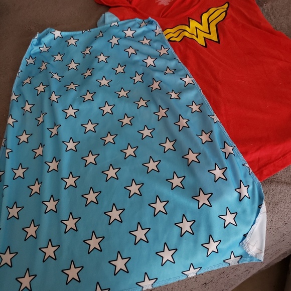 Wonder Woman top with tiara hood and velcro cape - Picture 3 of 4